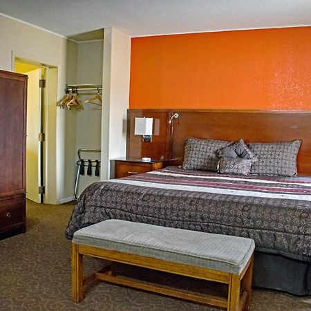 America'S Best Inn And Suites Emporia Exteriör bild