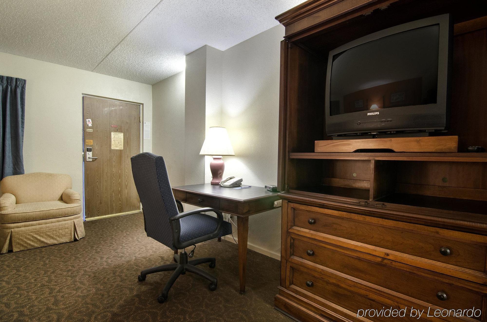America'S Best Inn And Suites Emporia Exteriör bild