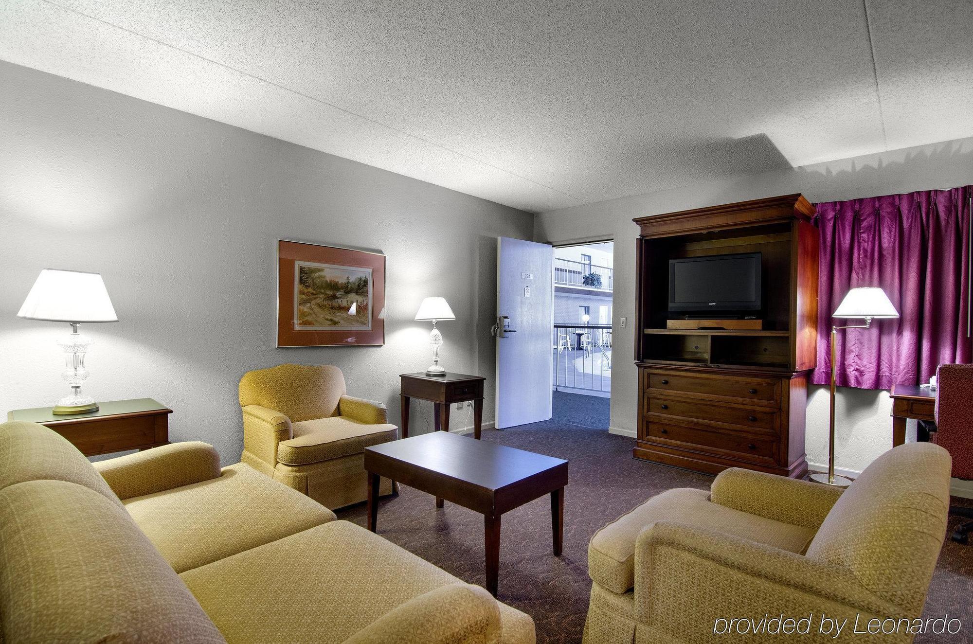 America'S Best Inn And Suites Emporia Exteriör bild