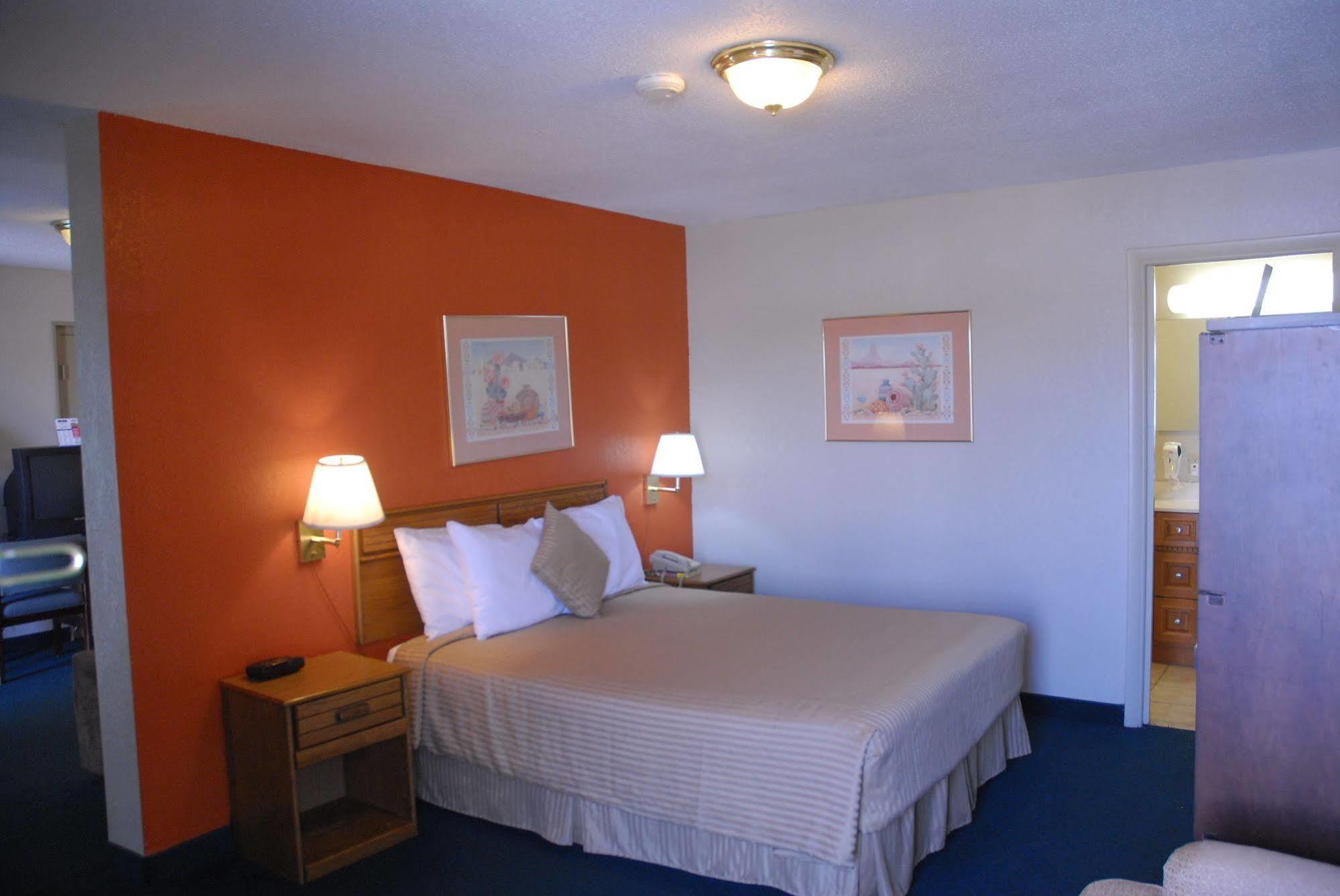 America'S Best Inn And Suites Emporia Exteriör bild