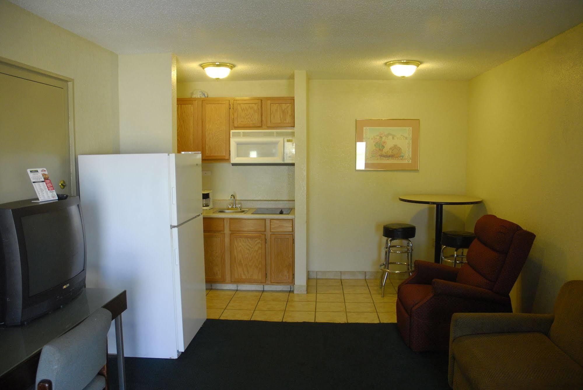 America'S Best Inn And Suites Emporia Exteriör bild