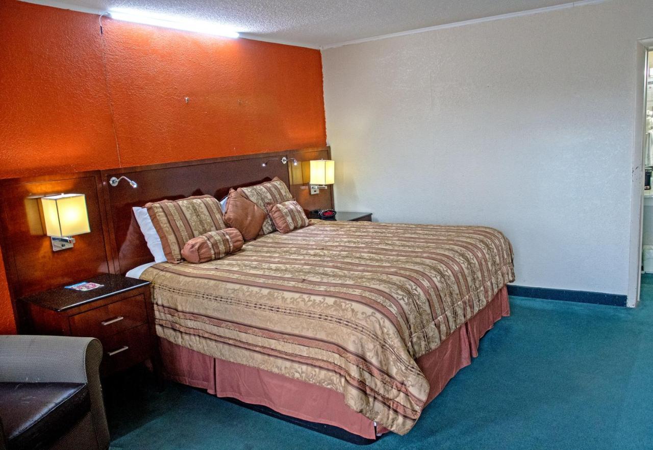 America'S Best Inn And Suites Emporia Exteriör bild