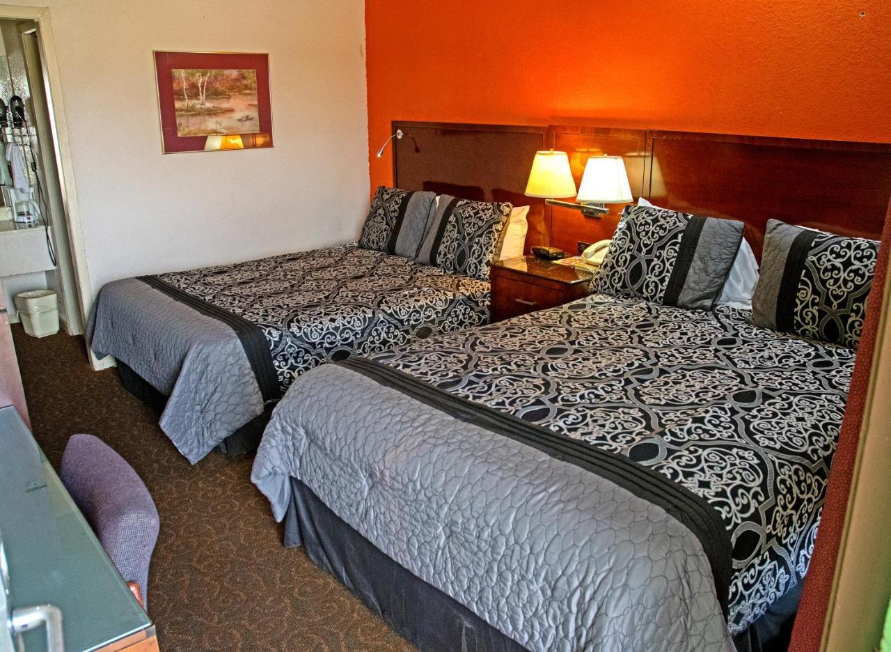 America'S Best Inn And Suites Emporia Exteriör bild